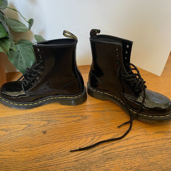DR. MARTENS 11821 Women's Boot Patent Leather Combat Boots Black Size 7 - Picture 4 of 9